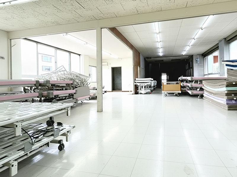 中古介護ベッド倉庫内観